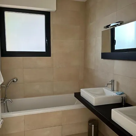 Moderne Face A La ساناري سور مير