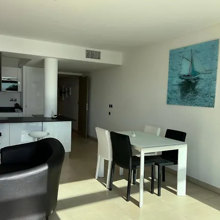 Moderne Face A La Apartment *